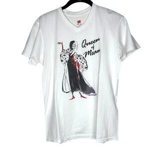Disney Queen Of Mean Cruella De Vil Graphic White Short Sleeve VNeck Tee S